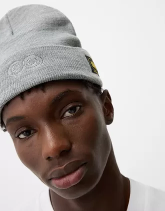 Bestickte Muetze 1 2 330x423 - Bestickte Mütze