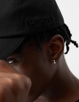 Gestickte Muetze 1 5 330x423 - Gestickte Mütze