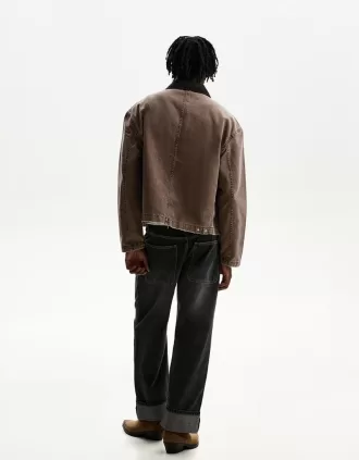 Jacke mit kontrastierendem Kragen