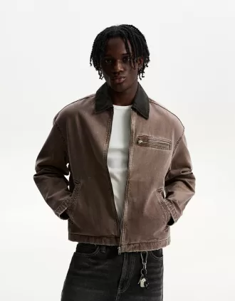 Jacke mit kontrastierendem Kragen